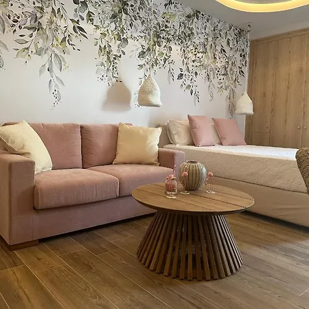 Flamingo Feather Loutráki