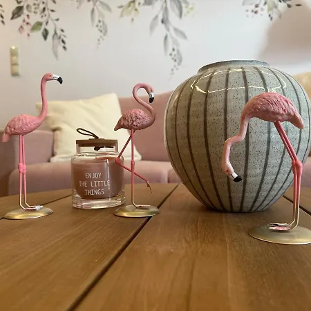 Flamingo Feather Appartement *
