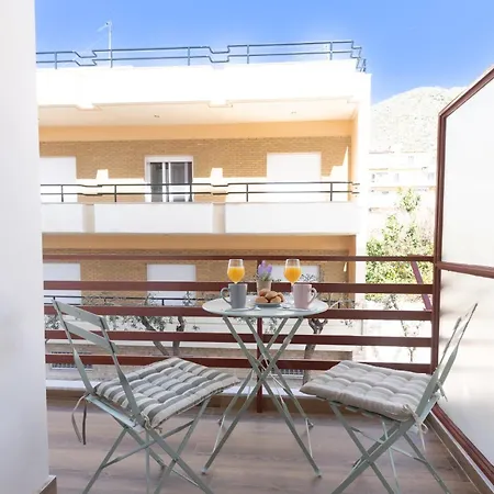 Flamingo Feather 아파트 루트라키