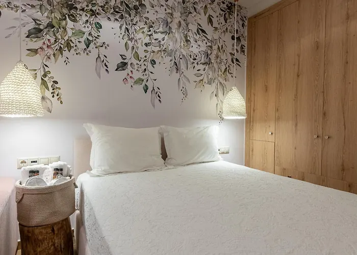 Flamingo Feather 아파트 루트라키